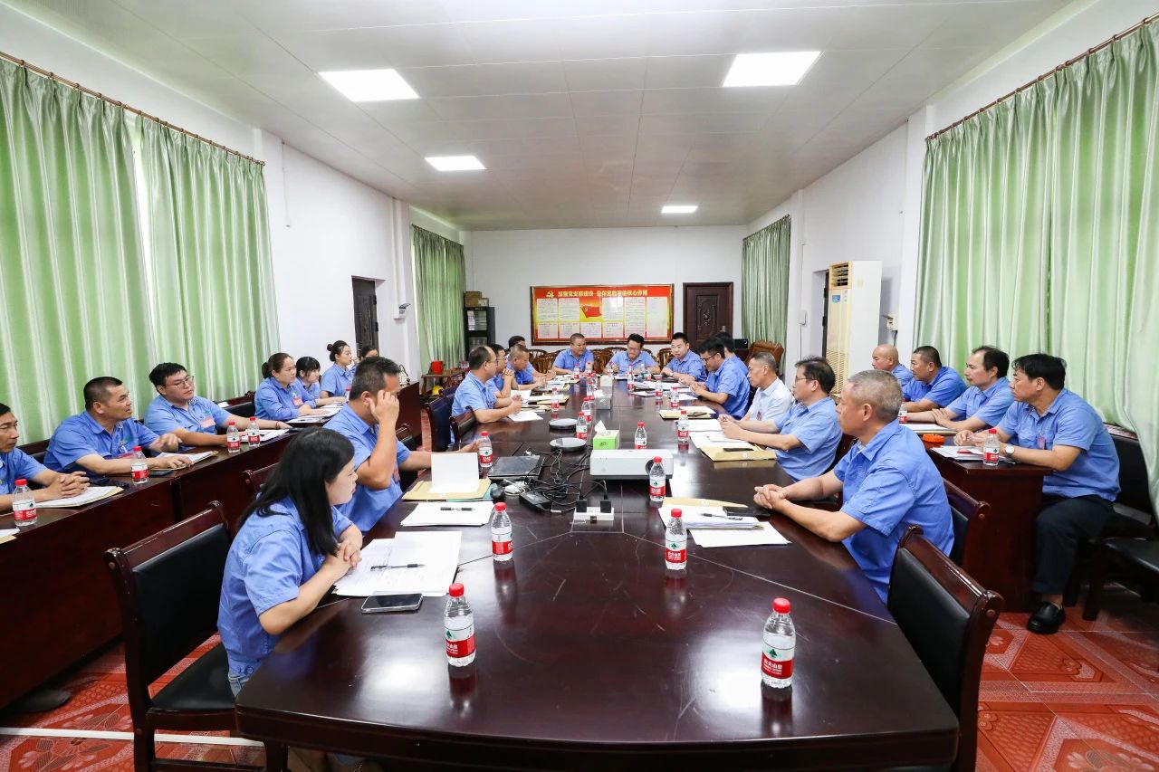 1714116599804203.jpg 海南矿业召开第四届职工代表大会第一次会议65.jpg