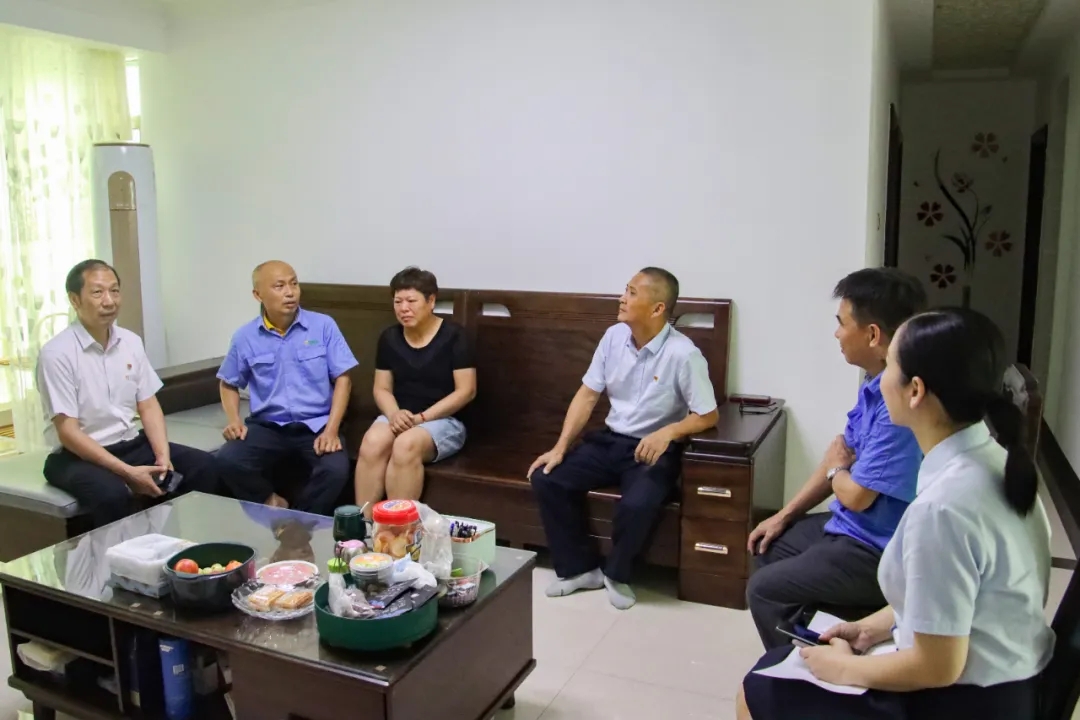 1719826910906959.jpg 海南矿业党委开展“七一”走访慰问活动2.jpg